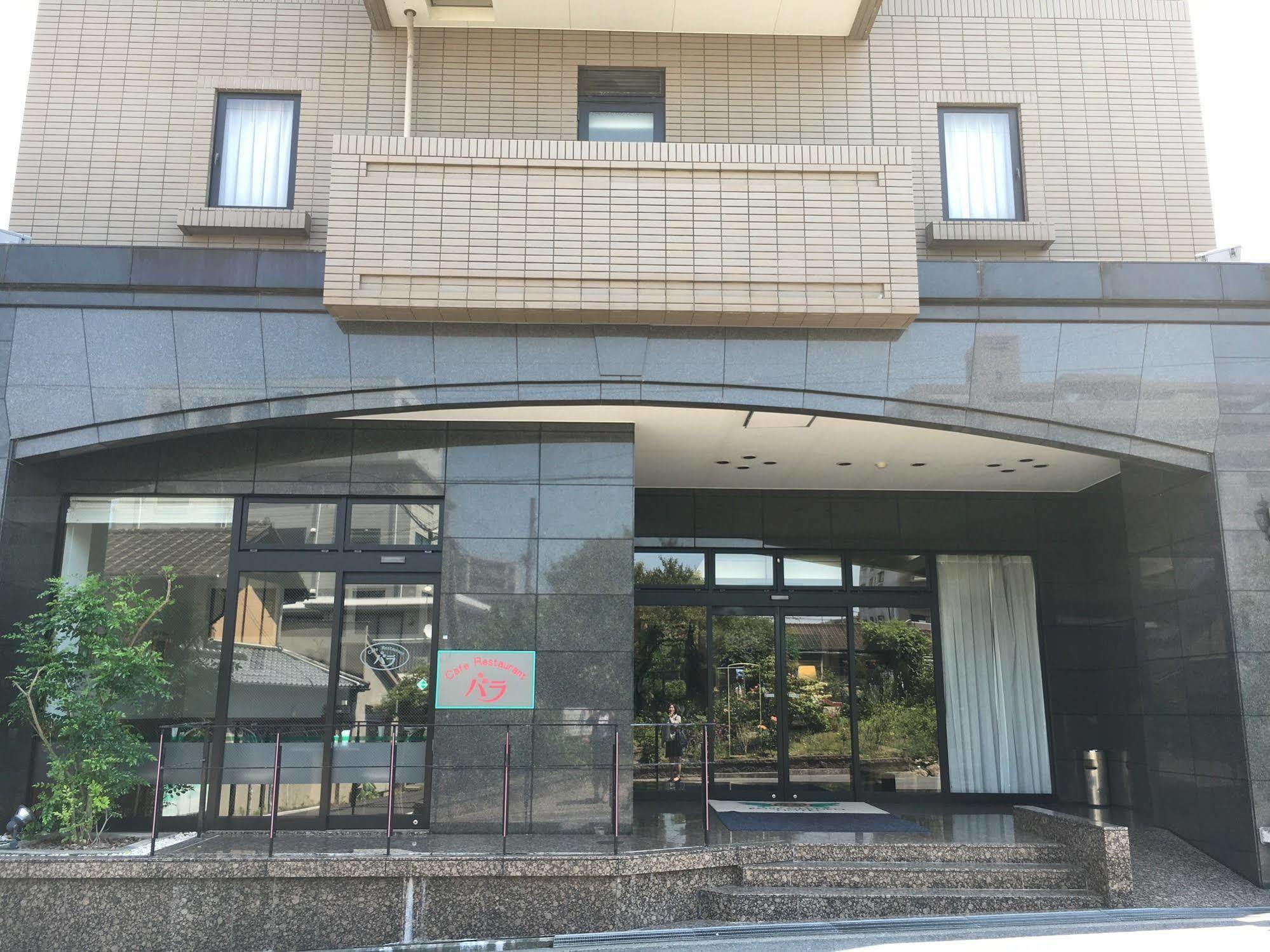 Fukuyama Rose Garden Hotel Exterior foto